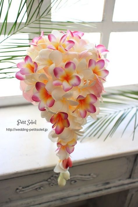 Plumeria Bouquet, Hawaiian Wedding Flowers, Tropical Bridal Bouquet, Beach Wedding Flowers, Plumeria Flowers, Flower Arrangements Simple, Bride Magazine, Hawaiian Wedding, Flower Therapy