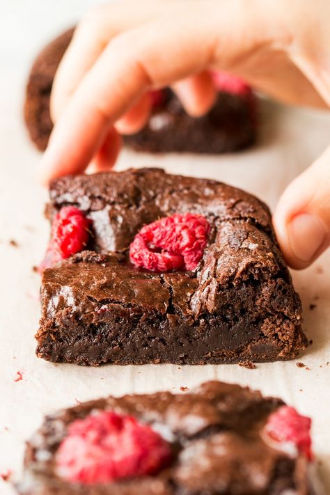 Vegan raspberry brownies - Lazy Cat Kitchen Lazy Cat Kitchen, Raspberry Brownies, Cat Kitchen, Vegan Brownie, Lazy Cat, Vegan Dessert Recipes, Vegan Treats, Paleo Dessert, Vegan Cake