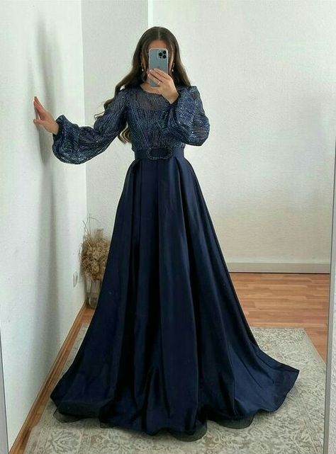 Frocks For Farewell Party, Farewell Gown Ideas, Gowns For Farewell, Designer Dress For Wedding Function, Party Gowns Indian, Dress For Farewell, Baju Party, Simple Gown Designs For Party, Farewell Dress Ideas