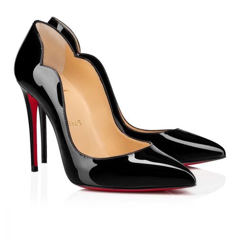 Scarpin Christian Louboutin Preto com Recortes Heels For Party, Red Bottom Pumps, Wedding Pumps, Louboutin Heels, Hot Heels, Patent Leather Heels, Red Bottoms, Stiletto Pumps, Scalloped Edges