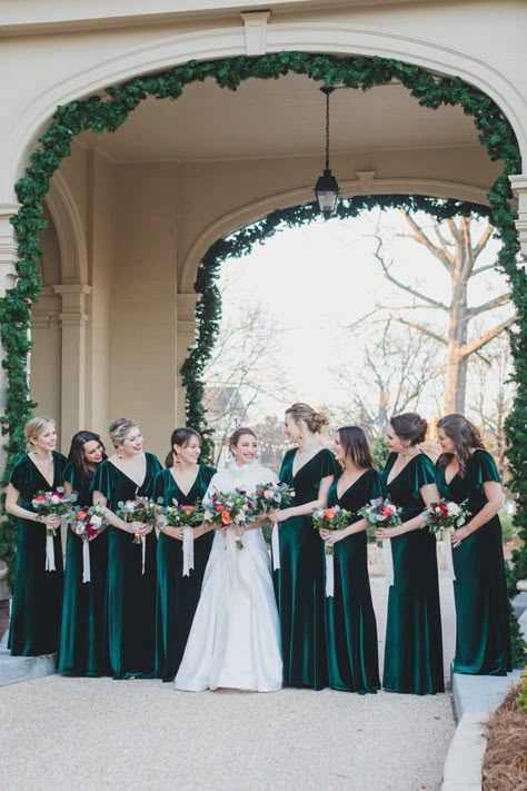 Christmas Wedding Inspiration Dresses, Christmas Color Wedding, Bridesmaid Dresses Christmas Wedding, Bridesmaid Dresses Christmas, Green Christmas Wedding Ideas, Christmas Bridesmaid Dresses Green, Christmas Bridesmaids Dresses, December Wedding Pictures, Dark Green Christmas Wedding