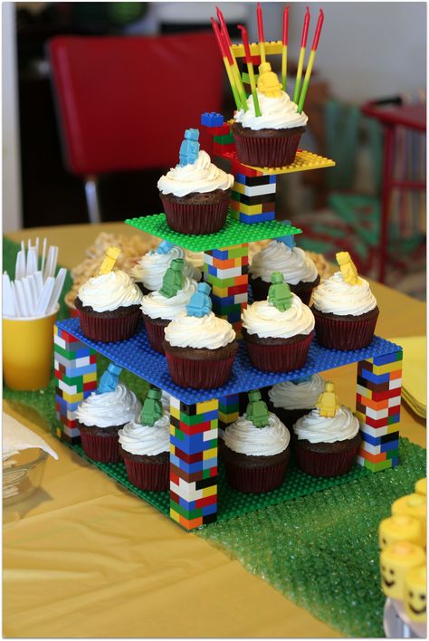 Lego Birthday Party Cupcake Tower made from LEGOs! Lego Bday Party Ideas, Ninjago Party Food, Lego Party Treats, Lego Dinosaur Party, Birthday Lego Theme, Lego Desserts, Star Wars Lego Birthday Party, Lego Themed Food, Lego Birthday Party Games