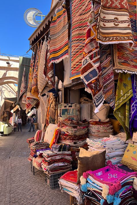 Marrocco Design, Morocco Textiles, Marrakech Morocco Aesthetic, Morocco Landscape, Morocco Scenery, Morocco Interior Design, Morroco Marrakech, Morocco Culture, Souk Marrakech