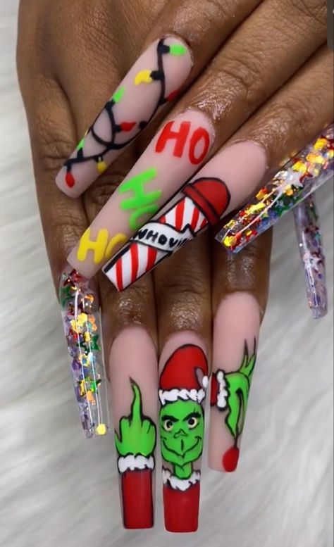 Christmas Kaws Nails, Simple Grinch Nails Acrylic, Christmas Nails Extra, Long Grinch Acrylic Nails, Grinch Bling Nails, Grinch Nails Tutorial, Grinch And Max Nails, Extra Christmas Nails, Christmas Nail Sets