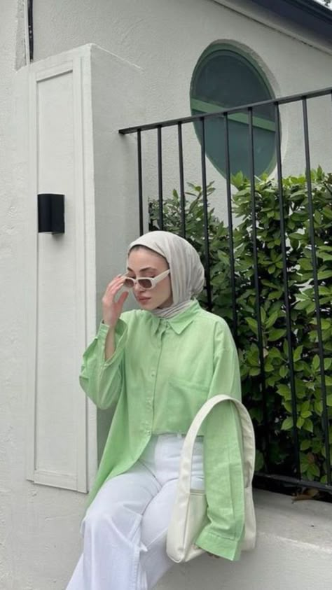 Hijab Fashion Summer, Stylish Hijab, Muslim Outfits Casual, Muslim Fashion Hijab Outfits, Hijab Style Casual, Photographie Portrait Inspiration, Hijabi Fashion Casual, Style Hijab, Casual Hijab Outfit