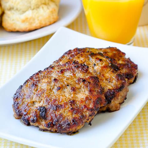 Easy Homemade Breakfast Sausage - delicious, perfectly seasoned breakfast sausage patties with very little salt and no preservatives. Freezes easily too! Homemade Breakfast Sausage Recipe, Easy Homemade Breakfast, Breakfast Sausage Recipe, Cumberland Sausage, Homemade Breakfast Sausage, Sausage Seasoning, Breakfast Sausage Recipes, Rock Recipes, Sausage Making