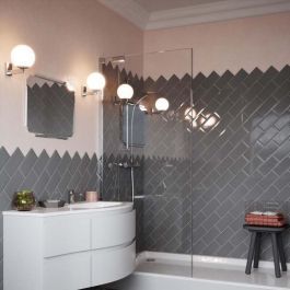 Our Metro ranges give you the opportunity to create an elegant and contemporary finish using these brickwork style tiles. Available in a fantastic range of colours in both gloss and matt finishes Either use as a bold single colour or mix to create your own pattern Metro wall tiles are suitable to be used as both kitchen and bathroom tiles Grey Metro Tiles Bathroom, Dark Tile Bathroom, Metro Tiles Bathroom, Grey Splashback, Tile Bathrooms, Grey Wall Tiles, Dark Tile, Modern Bathroom Tile, Dark Grey Walls