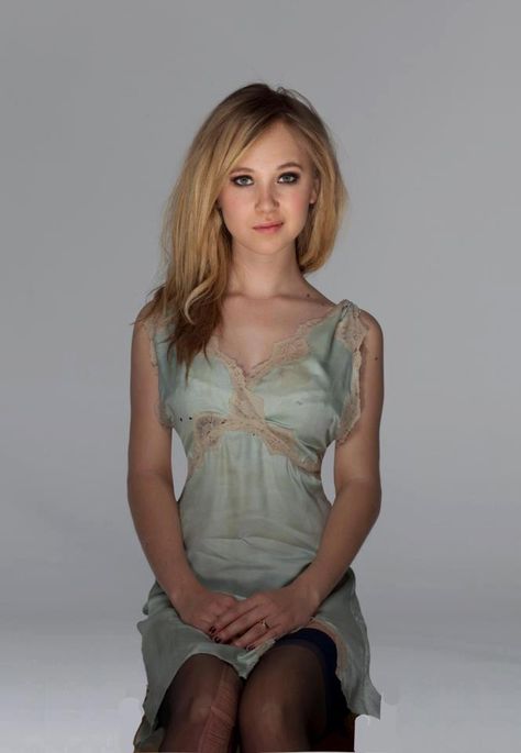 juno temple...beautiful girl, great actress. Killer Joe, The Other Boleyn, Juno Temple, The Other Boleyn Girl, Afternoon Delight, Dark Knight Rises, 21 July, Three Musketeers, The Dark Knight Rises