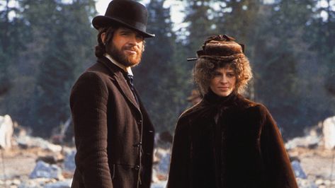 Warren Beatty and Julie Christie in McCabe and Mrs Miller (1971), dir. Robert Altman Robert Altman, Katharine Ross, The Long Goodbye, Julie Christie, Warren Beatty, John Ford, Western Movie, Class Room, Great Western