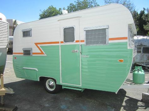 1000+ images about Vintage trailer great paint jobs on Pinterest ... Camper Exterior, Paint Rv, Camping Vans, Vintage Trailers Restoration, Rv Exterior, Vintage Camper Remodel, Sprinter Camper, Vintage Rv, Vintage Campers Trailers