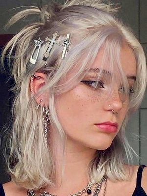 Grunge Platinum Hair, Silver Hair Face Claim, Silver Hair Girl Aesthetic, Platinum Blonde Hair Wolf Cut, Grunge Piercings Face, Short Hair Grunge Hairstyles, Half Up Half Down Wolf Cut, Septum Piercing Aesthetic Grunge, Cute Girls With Blonde Hair