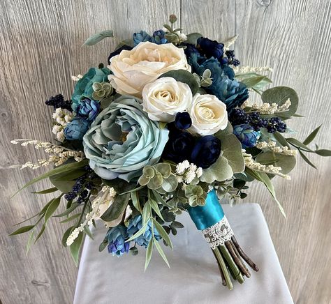 Bridesmaid Bouquet Prom Bouquet Blue Dress, Teal Wedding Bouquet Ideas, Teal Prom Bouquet, Boquetes Of Flowers Prom Blue, Prom Bouquet Teal Dress, Teal Prom Flowers, Prom Flowers Bouquet Teal Dress, Teal And White Wedding Bouquet, Turquoise Flower Bouquet