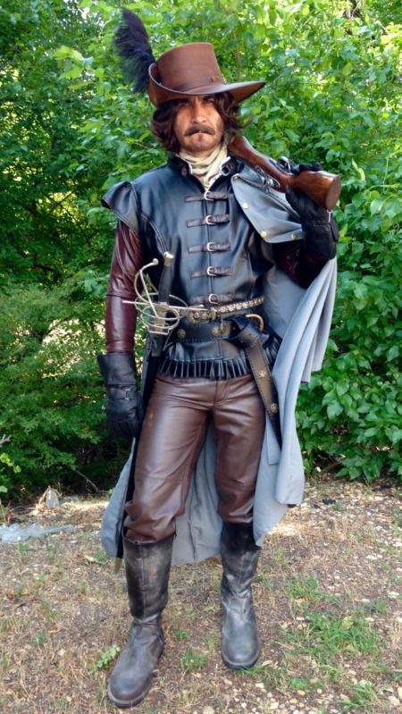 Ren Faire Costume Men, Renfaire Outfit Men, Ren Faire Knight, Medieval Men, Ren Faire Outfits, Ren Faire Costume, Steampunk Men, Vintage Attire, Fair Outfits