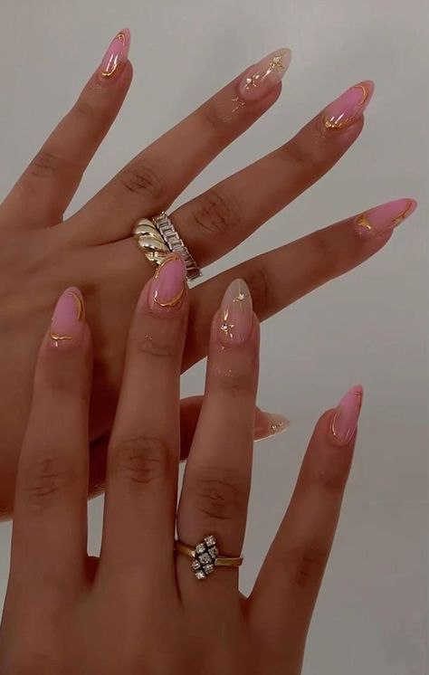 Pink And Gold Summer Nails, Pink Nails Holiday, Almond Nail Inspo Trendy, Pink With Gold Chrome Nails, Pink Vintage Nails, New Years Nails Aesthetic, Nail Ideas Gel X Almond, Light Pink Nails Aesthetic, Pink Chrome Christmas Nails