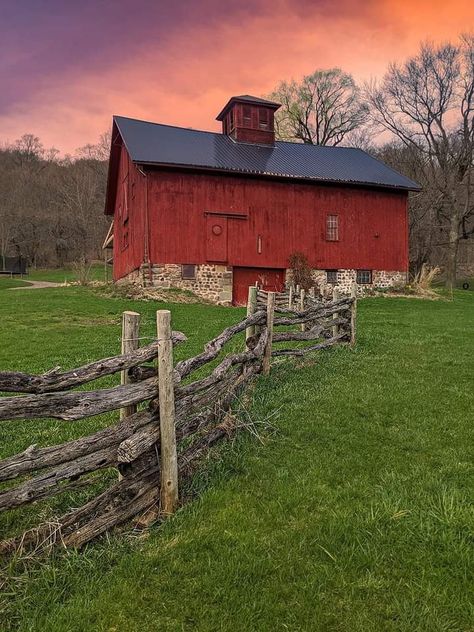 Barn Aesthetic, John Sloan, Rural Photography, Big Red Barn, Grain Elevators, American Barn, Barn Pictures, Country Barns, House Pictures