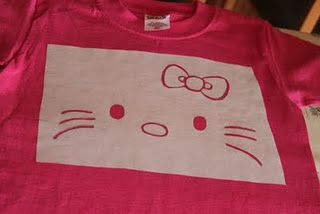 DIY Hello Kitty t-shirt: Freezer paper stencil Stencil Shirts, Freezer Paper Crafts, Hello Kitty Tshirt, Bedazzled Liquor Bottles, Hello Kitty Bday, Mimi Birthday, Kitty Ideas, Freezer Paper Stenciling, Diy Hello Kitty