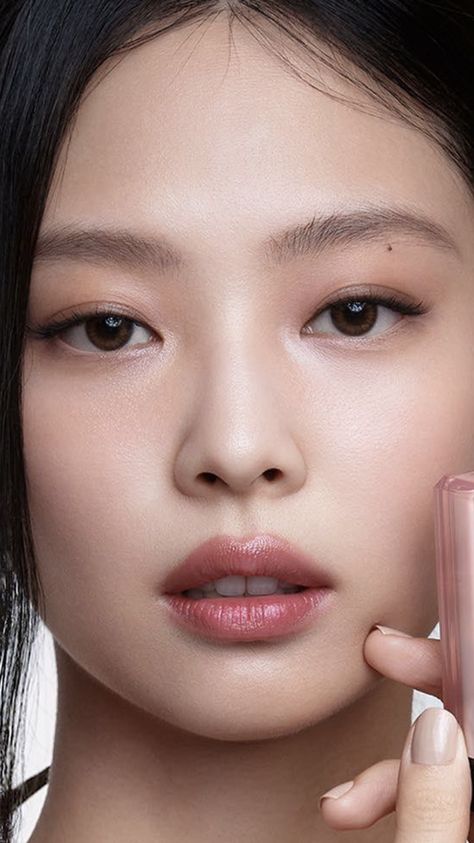 Jennie Kim Eyeliner, Jennie Kim Nose, Jennie Natural Makeup, Jennie Eyebrows, B612 Face, Jennie Lips, Jennie Kim Makeup, Jennie Eyes, Jennie Makeup