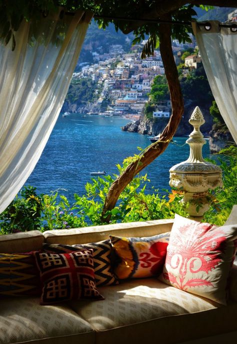 Positano Italy, Places In Italy, Alam Yang Indah, Positano, Pretty Places, Dream Destinations, Places Around The World, Most Beautiful Places, Wonderful Places