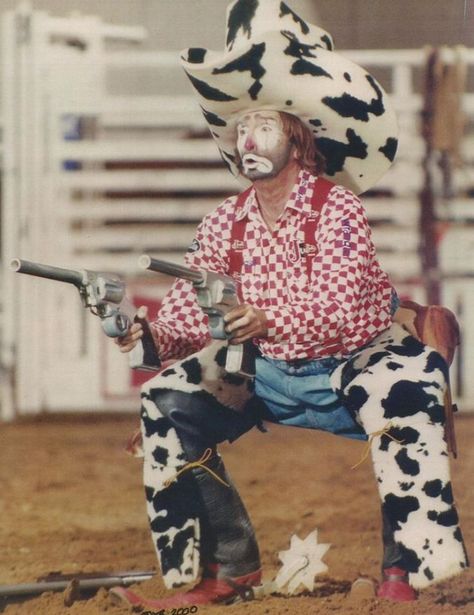 Rodeo Makeup Ideas, Rodeo Makeup, Rodeo Clown Makeup, Clown Makeup Halloween, Rodeo Clown, Cowgirl Halloween Costume, Bucking Bulls, Pierrot Clown, National Finals Rodeo