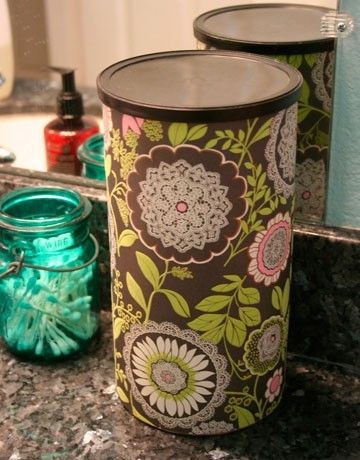 RE: Uses for Oatmeal Containers - store rolls of toilet paper Oatmeal Canister, Oatmeal Container, Astuces Diy, Headband Holder, Painting Plastic, Tiny Space, Toilet Paper Roll, Décor Diy, Plastic Containers