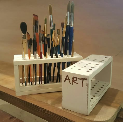 Homemade paint brush holders Diy Paint Brush Holder, Colored Pencil Storage, Paint Brush Storage, Diy Brush Holder, Studio Room Ideas, Home Art Studios, Rangement Art, Homemade Paint, Studio At Home