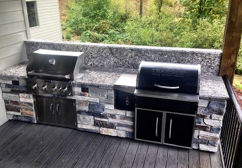 Backyard Grilling Area, Backyard Bbq Grill, Outdoor Grill Station, Outdoor Kitchen Countertops, Backyard Layout, Grill Station, Grill Area, Bbq Island, Outdoor Bbq Kitchen