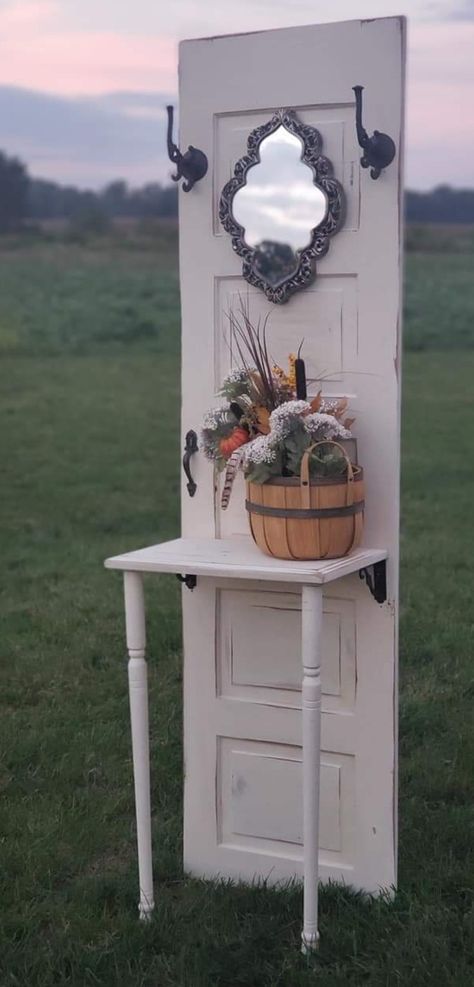 Old Door Display Ideas, What To Do With Old Doors Ideas, Old Doors Repurposed, Old Door Ideas, Vintage Doors Repurposed, Old Door Tables, Outdoor Porches, Old Door Projects, Door Projects