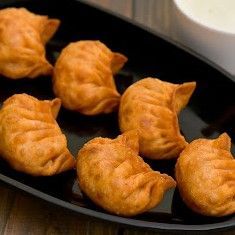 Paneer Momos, Fried Momos, Cafe Burger, Paneer, Snack Recipes, Muffins, Chips, Snacks, Cafe