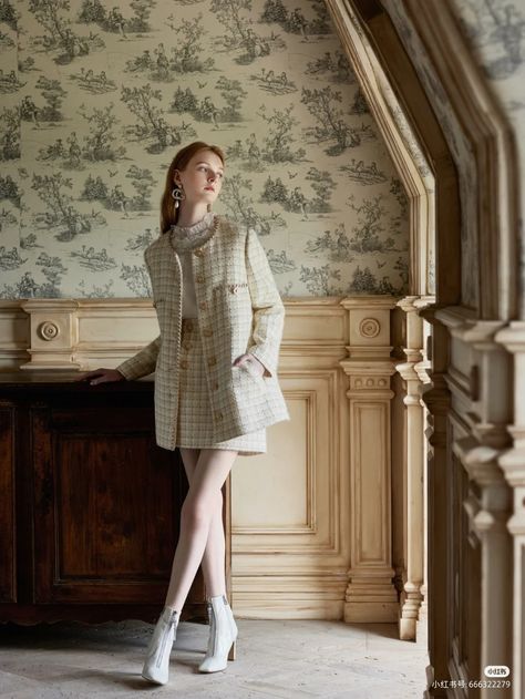 Royal Classy Outfit, Luxury Fashion Outfits Classy Glamour, Tweed Outfit Classy, Royal Outfits Classy, Tweed Outfit, Old Money Outfit, Money Outfit, Tweed Suit, Royal Outfits