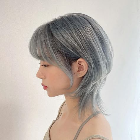 Cool Hair Colours Short, Light Blue Wolfcut, Light Blue Short Hair, Short Choppy Hairstyle Women, Ice Blue Hair, Ash Blonde Short Hair, Short Bleached Hair, Which Hair Colour, Light Blue Hair