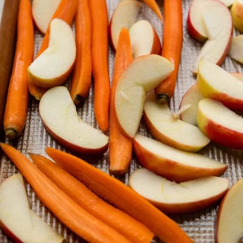 Apple Side Dish, Apple Side Dish Recipes, Maple Carrots, Glazed Roasted Carrots, Caramelized Carrots, Roasted Carrots Recipe, Roasted Apples, Baked Carrots, Spicy Brown Mustard