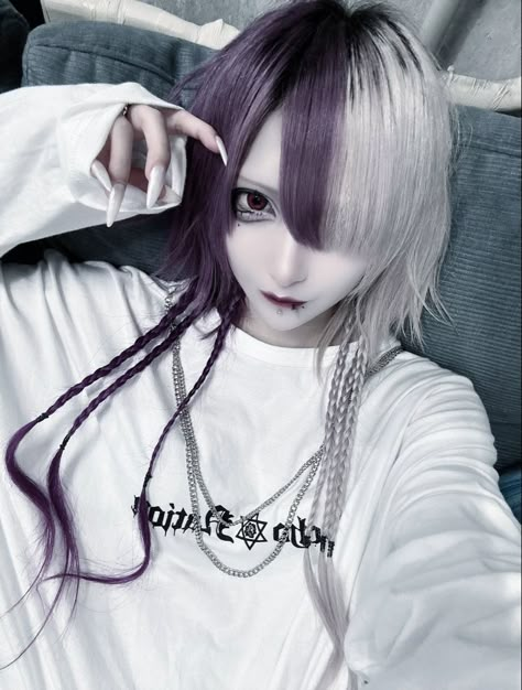 Visual Kei Makeup, Anime Makeup, Cool Poses, Japanese Boy, Face Hair, Interesting Faces, Kawaii Girl, Visual Kei, Hair Designs