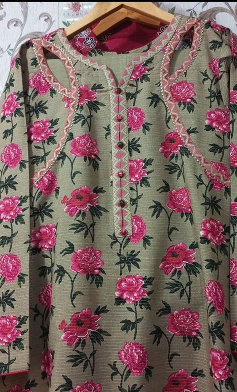 Latest Dress Designs Pakistani, Gala Designs For Kameez, Lace Designs On Suits, Dress Design Pakistani, Lawn Dress Design, Suit Neck, Simple Dress Casual, Gala Design, Lace Dress Design