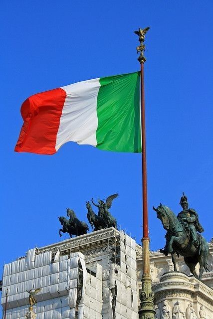 Italian Wallpaper, Italy Vibes, Italy Flag, Italy Summer, Italian Flag, Italy Aesthetic, Learning Italian, Travel Locations, Italian Summer