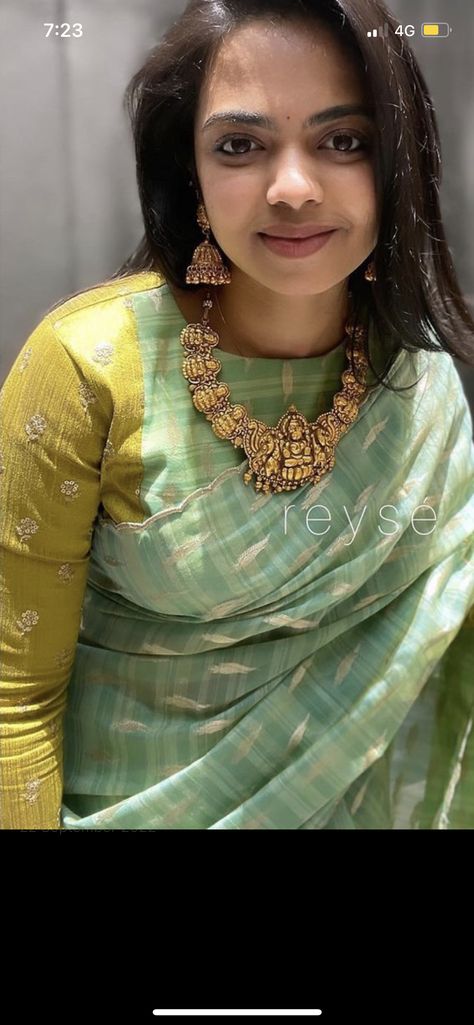 Shilpa Reddy Saree Blouses, High Neck Blouse Pattern, Full Sleeve Blouse Designs, Full Sleeves Blouse Designs, Pattu Langa, Pattern Blouses, Saree Painting Designs, Blouse Designs High Neck, Pattu Saree Blouse Designs