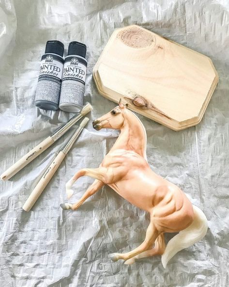 Upcycle Toys, Pioneer Crafts, Western Ideas, Barbie Horse, Diy Horse, Paint Tips, Horse Camp, Horse Statue, Equestrian Decor