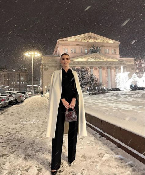 Theatre Outfit, Bolshoi Theatre, In The Winter, Outfits Aesthetic, Moscow, Winter Wonderland, The Winter, Dior, Wedding Dresses