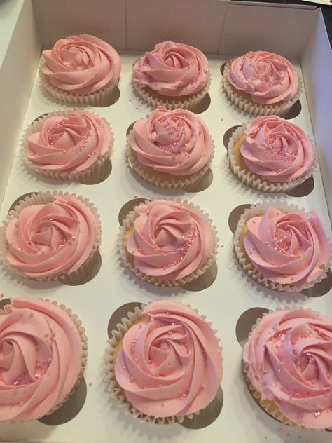 Buttercream pink rose cupcakes with a sparkle Pink Rose Cupcakes Buttercream Frosting, Cupcake Aesthetic Pink, Cute Pink Cupcake Ideas, Rose Themed Cupcakes, Pink Rosette Cupcakes, Pink Sparkle Cupcakes, Pink Frosted Cupcakes, Simple Pink Cupcakes, Pink Buttercream Cupcakes