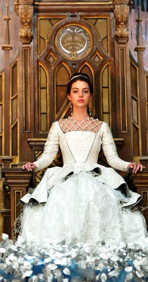 Mary, Reign Adelaide Kane Reign, Reign Outfits, Reign Tv Show, Marie Stuart, Reign Mary, Reign Fashion, Reign Dresses, Mary Stuart, Adelaide Kane