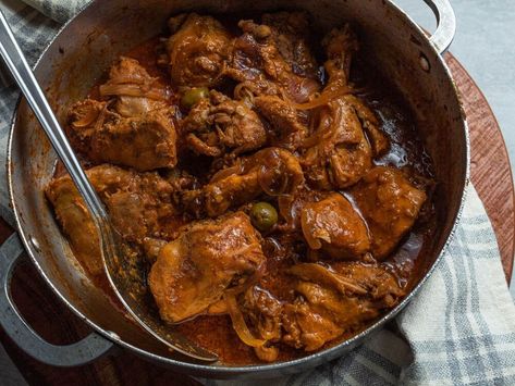 Dominican Chicken Recipes, Dominican Baked Chicken Recipes, Dominican Stewed Chicken, Dominican Chicken Stew, Dominican Chicken, Dominican Pollo Guisado, Chicken Stews, Pollo Guisado Dominicano, Carne Guisada Dominicana