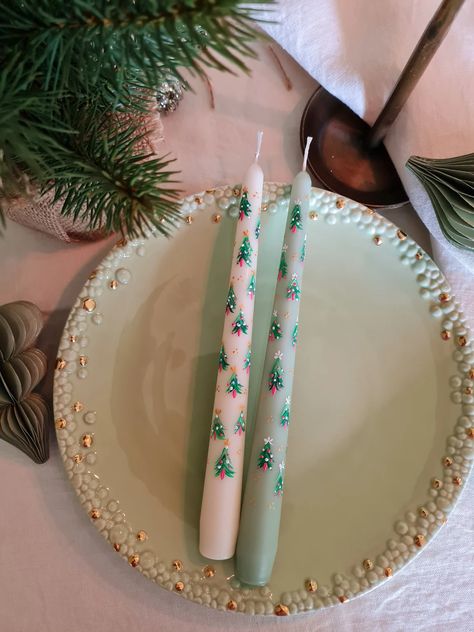 Christmas Painted Candle. Painted Candle. Christmas Taper - Etsy Christmas Painted Candlesticks, Painted Candlesticks Christmas, Christmas Candle Painting, Paint Candles, Candle Painting, Diy Candle Sticks, Dripless Candles, Christmas Candles Diy, Christmas Candlesticks