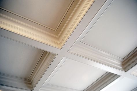 Coiffed Ceilings, Dining Room Ceiling Ideas, Boxed Ceiling, Coffered Ceiling Design, Bedroom Ceilings, Box Ceiling, Architecture Ceiling, Luxury Ceiling Design, Triangle Area