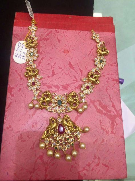 pachi necklace Pachi Necklace Gold, Uncut Diamond Necklace, Gold Peacock, Gold Jewelry Outfits, Gold Necklace Indian, Beautiful Gold Necklaces, Gold Necklace Indian Bridal Jewelry, Indian Jewellery Design, Wedding Jewellery Collection