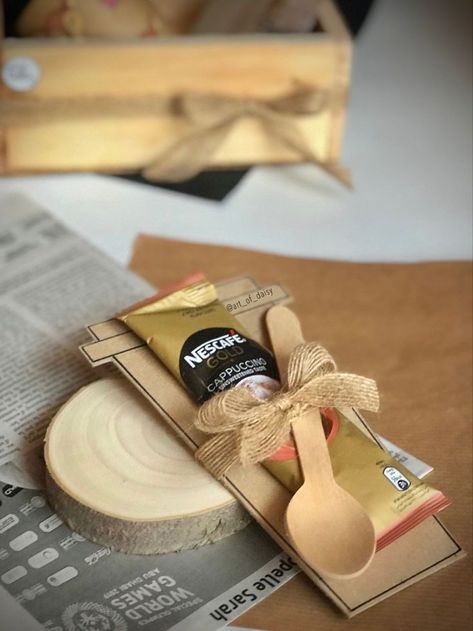 Coffee Wedding Favors, Coffee Souvenir Wedding, Eid Hampers, Unique Souvenir Ideas, Cheap Party Favors, Confidence Whispers, Wedding Favors Coffee, Wedding Favors Chocolate, Diy Eid Gifts