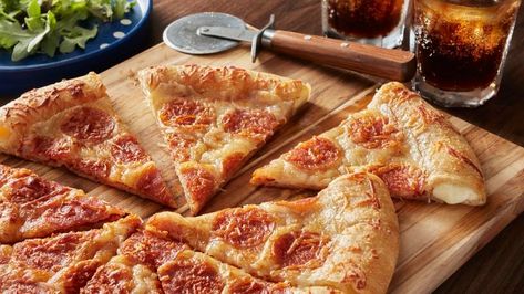 Cooking With Chicken, Restaurant Hacks, Stuffed Crust Pizza, Restaurant Copycat Recipes, Pizza Crust Dough, Stuffed Crust, Delivery Guy, Restaurant Copycat, Pillsbury Recipes