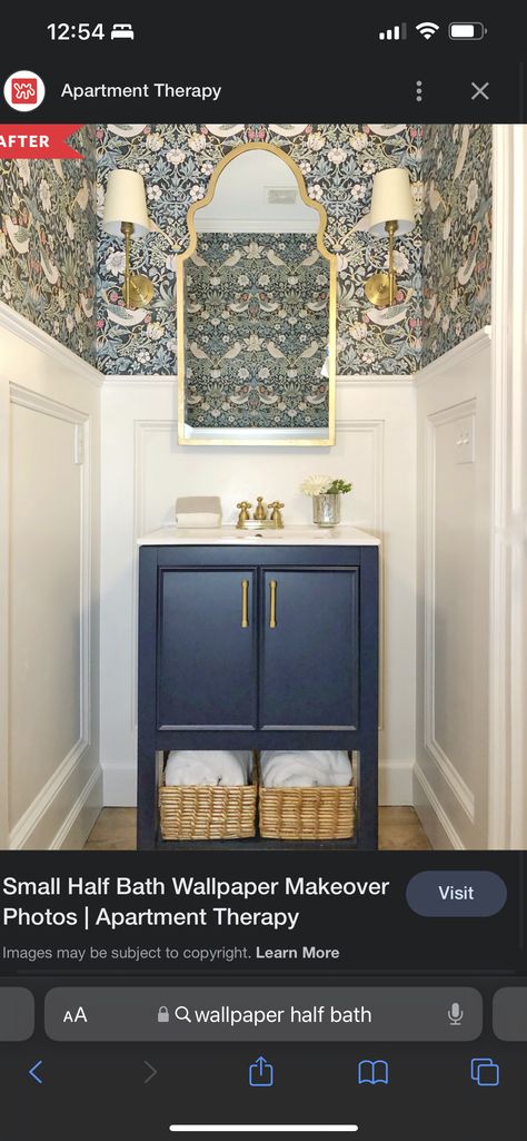 Half Bathroom Wallpaper, Coastal Powder Room, Vintage Powder Room, Chic Powder Room, Traditional Powder Room, Small Half Bath, Small Downstairs Toilet, Half Bathroom Decor, Powder Room Wallpaper