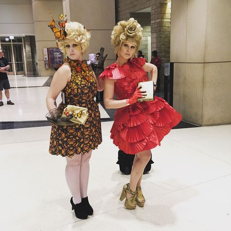 Effie Trinket cosplay - Monarch Butterfly and Red Fan dressses and wigs!!! Effie Halloween Costume, Effie Trinket Cosplay, Effie Trinket Costume, Capitol Fashion, Capitol Couture, Quarter Quell, Effie Trinket, Spooky Szn, Favourite Characters