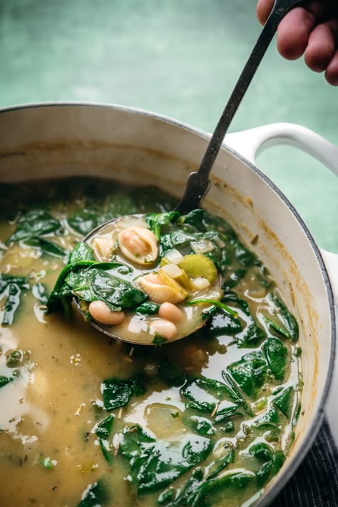 This brothy, comforting, simple vegan White Bean Spinach Soup comes together in just 30 minutes! It's so easy to make, packed with plant-based protein and fiber, and tastes great as leftovers the next day. This is the easiest vegan soup to add to your meal plan this winter! White Bean Spinach Soup, White Bean Spinach, Bean Food, Soup With Spinach, Easy Vegan Soup, Veggie Box, Crowded Kitchen, Soup Maker, Soup Vegan