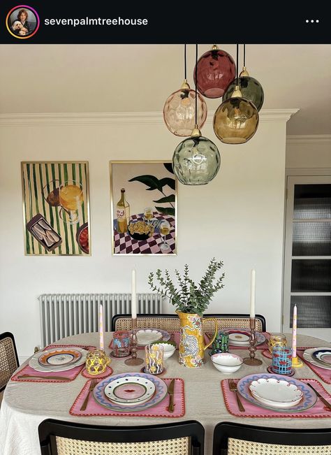 Colorful Scandinavian Interior, Colorful Boho Kitchen, Colourful Table Setting, Lemon Candles, Small Apartment Dining, Colourful Table, Pink Coasters, Vibrant Kitchen, Yellow Glasses