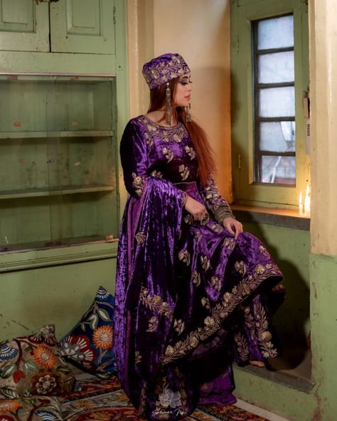 Kashmiri Bride, Kashmir Culture, India Clothes, Kashmir India, Desi Girl, Aesthetic Love, Kurta Designs, Bridal Inspiration, Photography Art